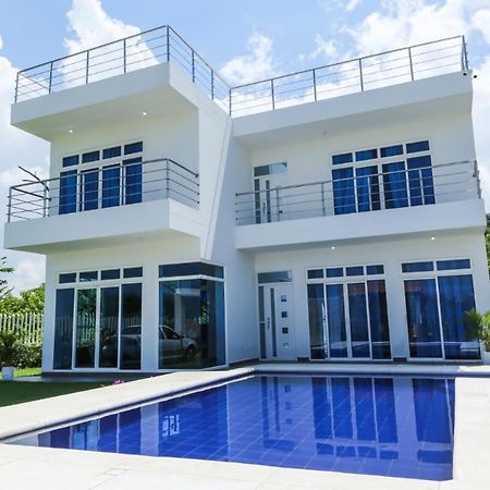 Апарт отель Casa Blanca Malibu Санта-Вероника Экстерьер фото
